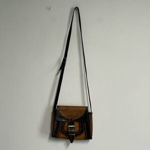 Vintage Artisan Handtooled Leather Purse‎ from Mexico Buckle Close 9” x 8 “